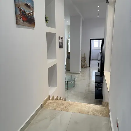 Gazde/Camere de închiriat Spacious *