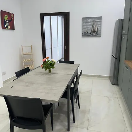 Spacious Gazde/Camere de închiriat *